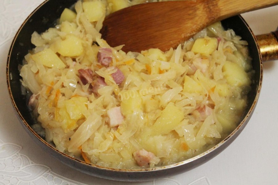 Картошка с квашеной капустой тушеная