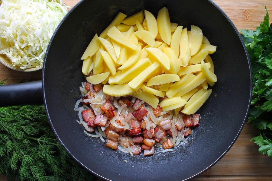 Картошка с капустой и мясом