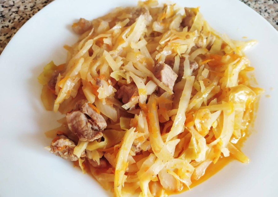 Капуста тушёная на сковороде