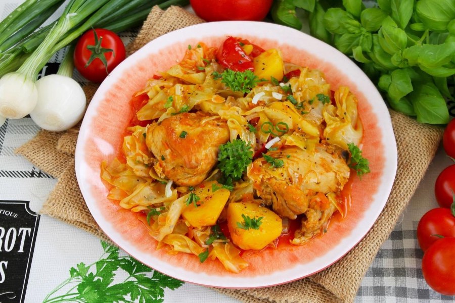 Тушёная капуста с картошкой