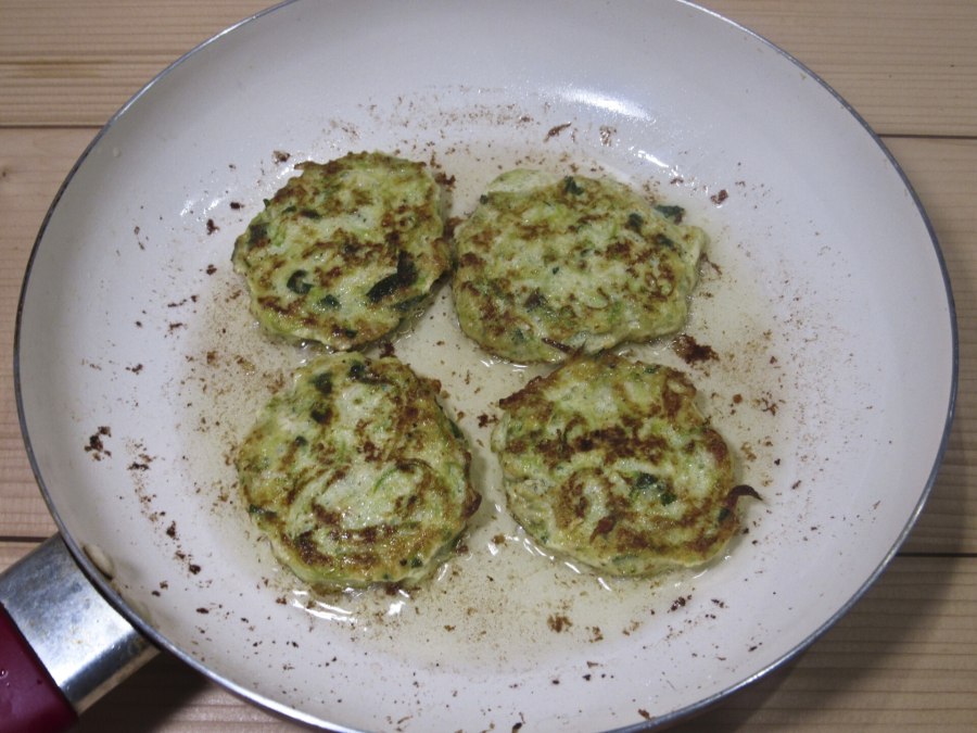 Оладьи из куриного фарша и кабачков