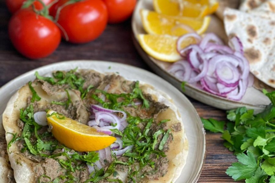Жареная курица с гранатом