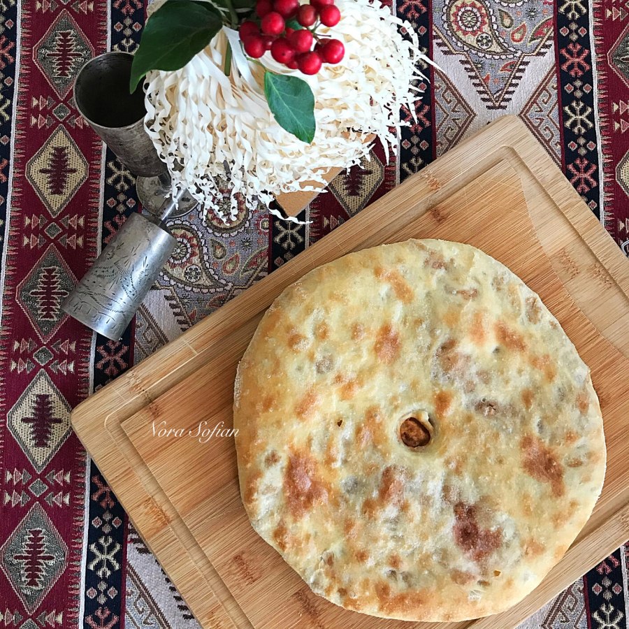 Лобиани с фасолью по-грузински