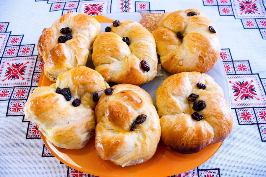 Армянские булочки с изюмом