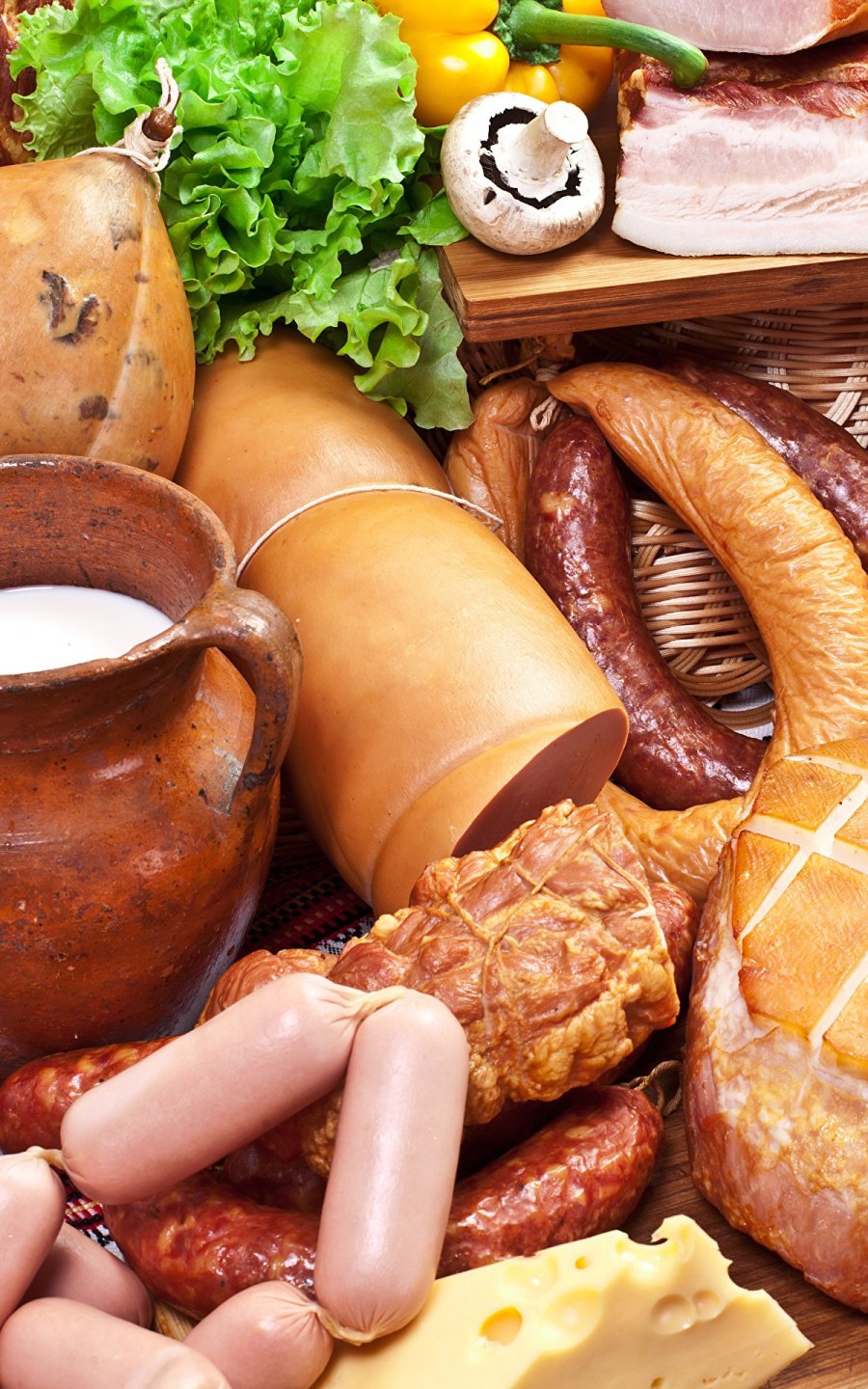 Красивая корзинка с продуктами