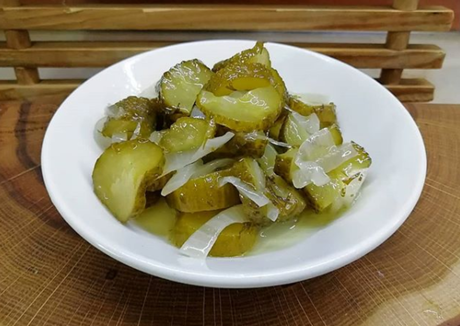 Готовим огурцы к обеду в духовки