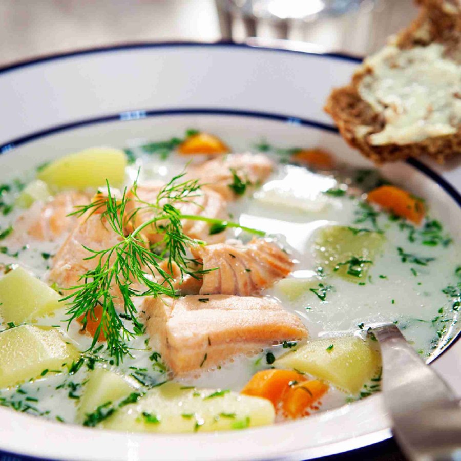 Рыбное консоме из лосося