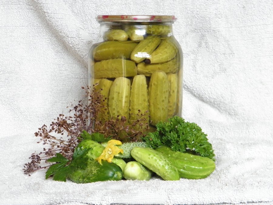 Огурчики консервированные