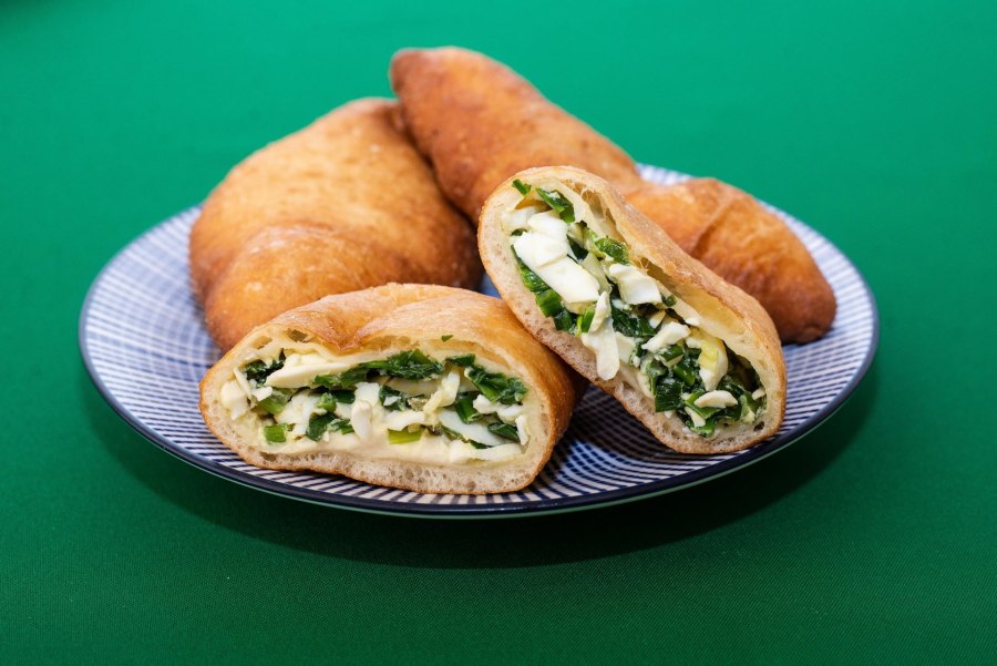 Пирог с зеленым луком и яйцом