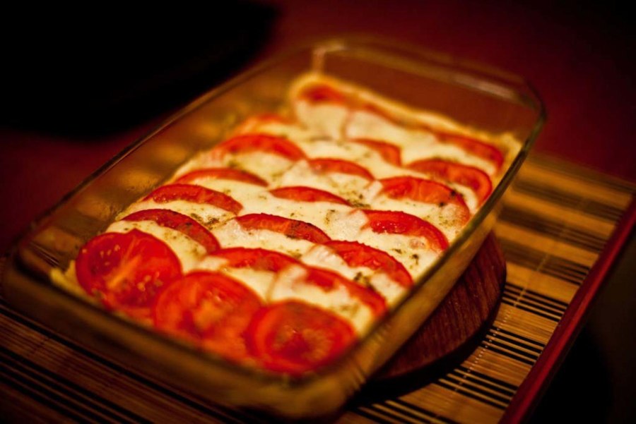 Хачапури с помидорами и сыром