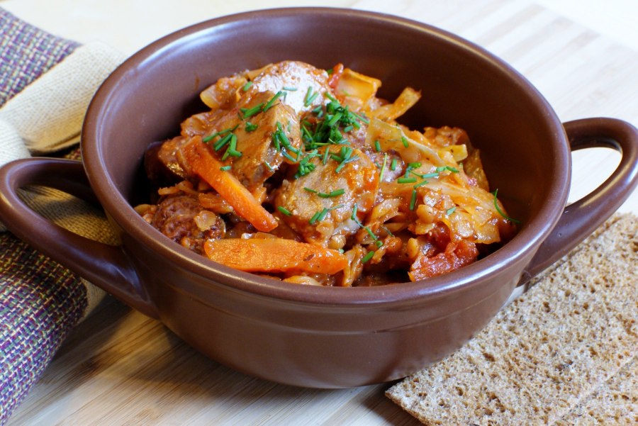 Солянка с сосисками и капустой