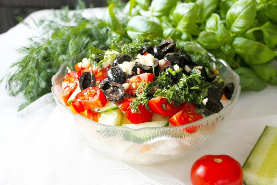 Салат с крабовым мясом и кукурузой