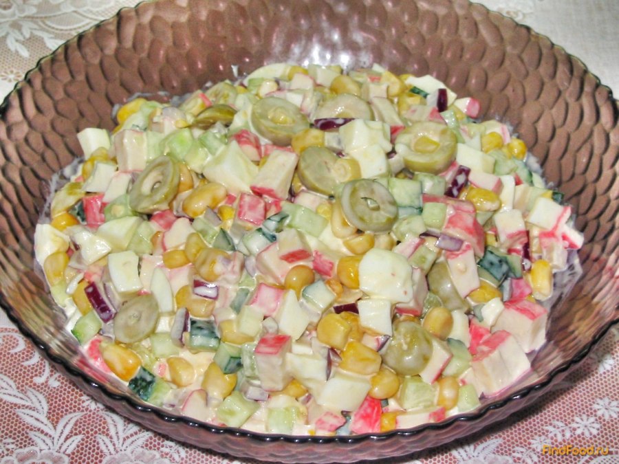 Украшение салата оливками