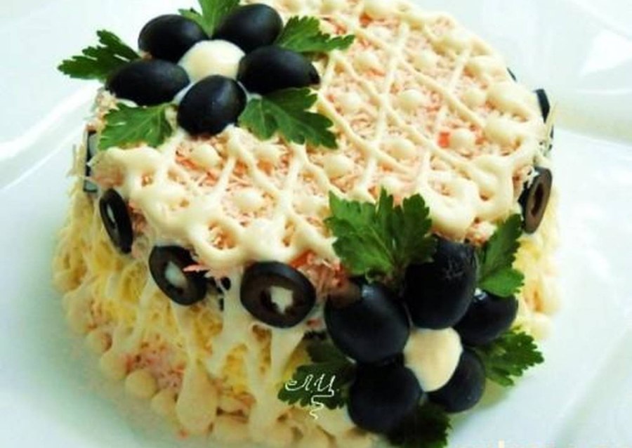 Салат с ананасами крабовыми палочками кукурузой
