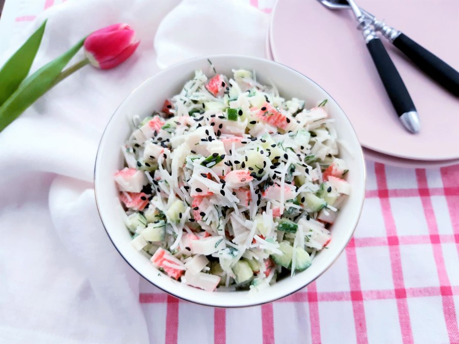 Салат с крабовыми палочками и оливками