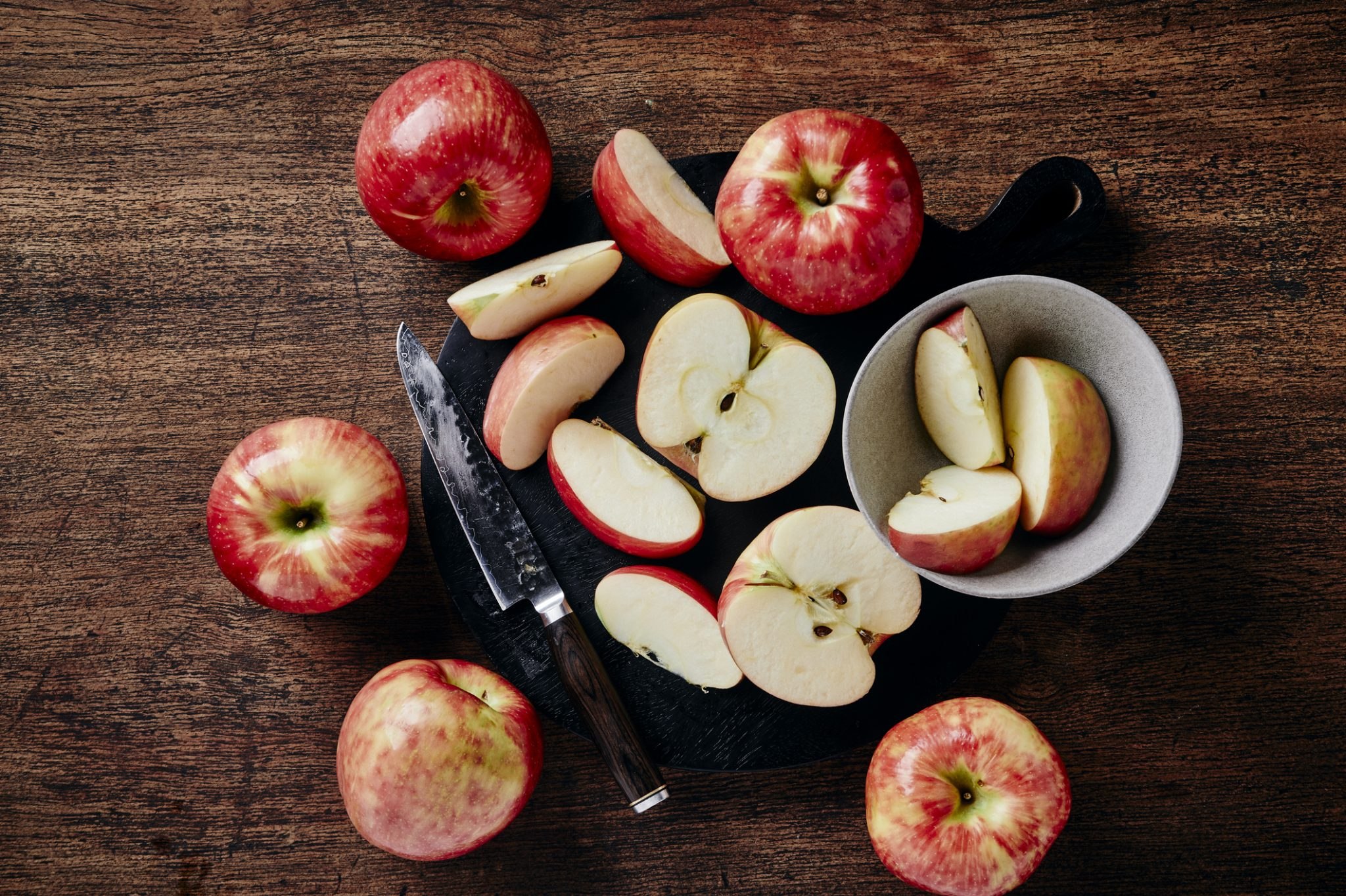 Неделю ем яблоки. Яблоки Хани Крисп. Яблоко каждый день. Витамины в яблоке. Яблоки Фуши.