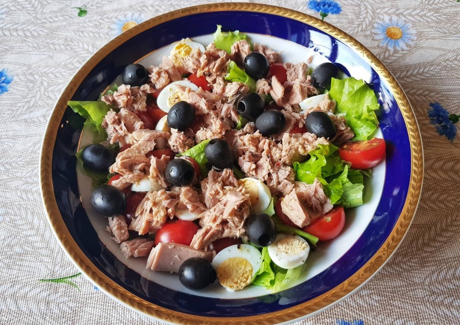 Салат с тунцом консервированным классический рецепт фото