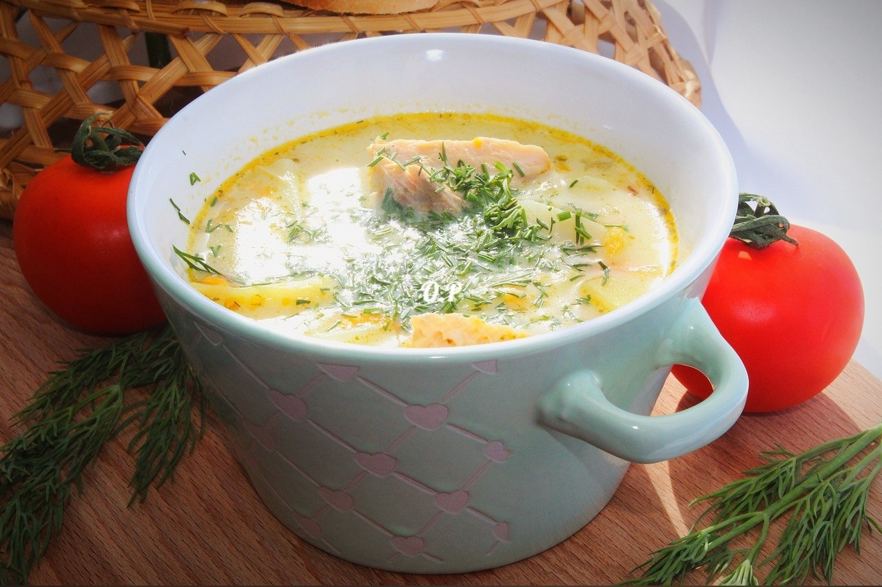 Простые и вкусные супы на каждый день. Суп с рыбными консервами. Рыбный суп с плавленным сыром. Рыбный суп с сыром. Суп с консервированной рыбой.