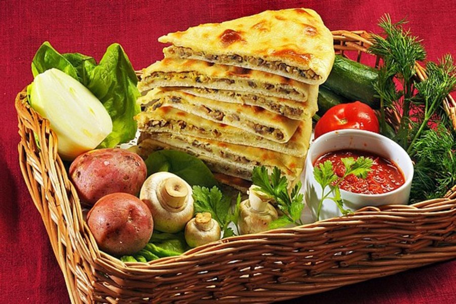 Осетинская кухня пироги осетинские. Осетия Национальная еда. Северная Осетия Алания кухня. Осетинские пироги в Северной Осетии. Национальная еда Северной Осетии.