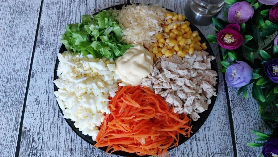 Салат с чипсами и арахисом