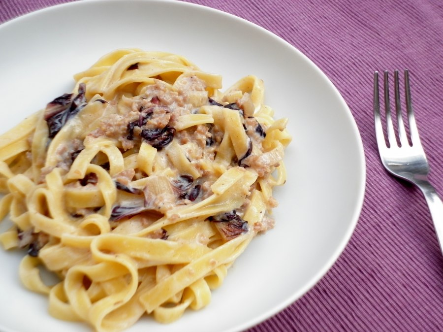 Это спагетти с говяжьими короткими ребрышками.
