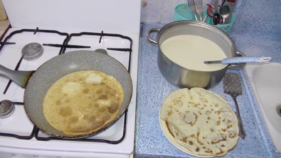 Блинное тесто с молоком и минералкой