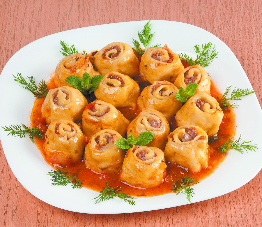 Мясные рулетики с тестом и фаршем