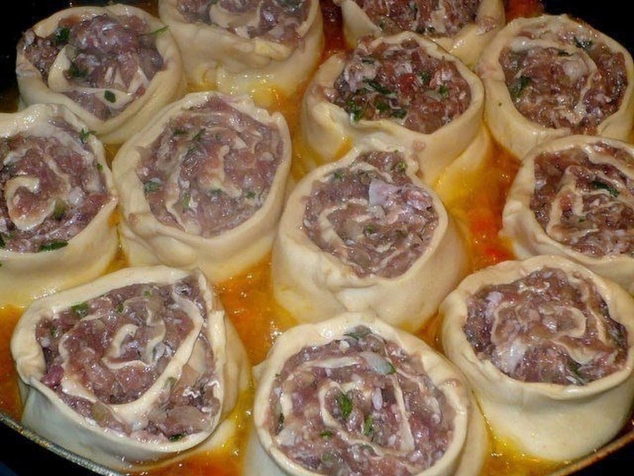 Мясной рулет в тесте