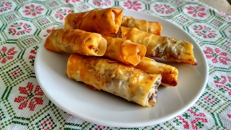 Слоеные рулетики с фаршем