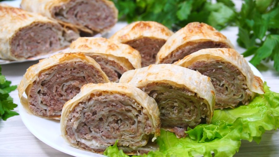 Мясной рулет в тесте