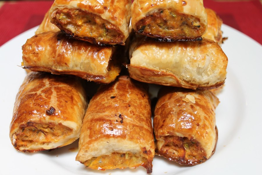Рулетики из теста с фаршем в духовке