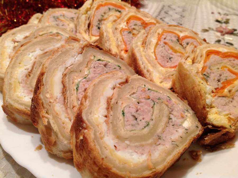 Пирог мясной слоеный